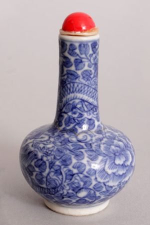 blue-and-white-snuffbottle-with-peony-front