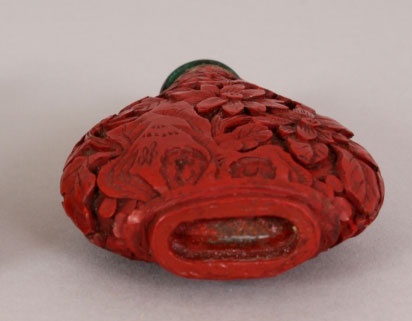 Chinese Red cinnabar lacquer snuff bottle