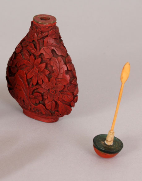 Chinese Red cinnabar lacquer snuff bottle 11